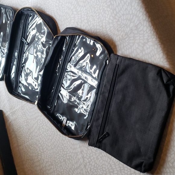 JM Gray Travel Cosmetic Case - NWT - Picture 9 of 9